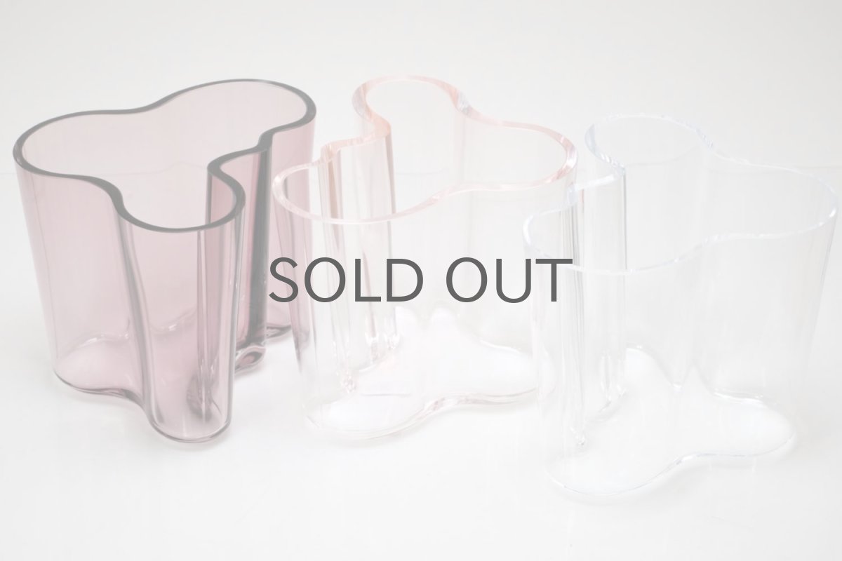 真ん中の淡いピンクは今年発売されたものです。