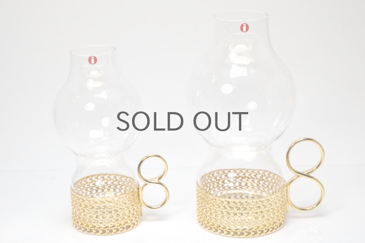 左の小さな方です