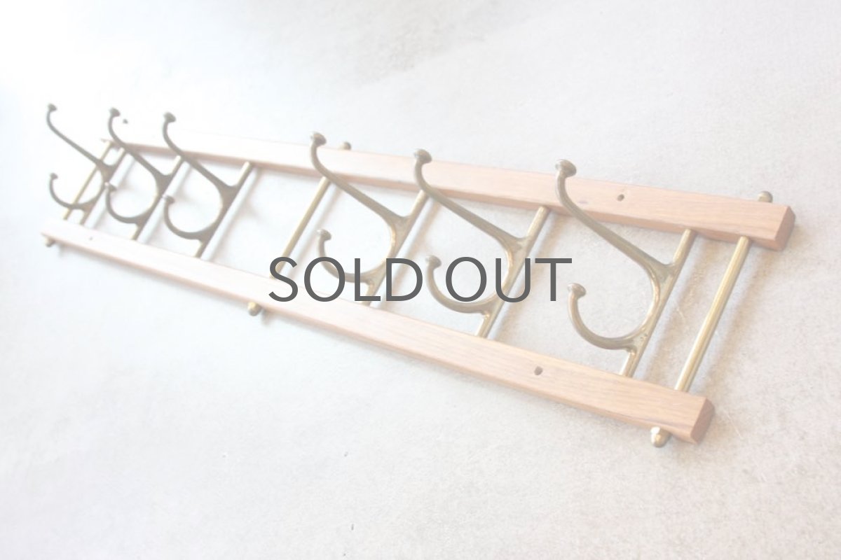 画像2: Skogslunds Metallgjuteri社製 ヴィンテージ真ちゅうフック コート用LLサイズ  79cm  (2)