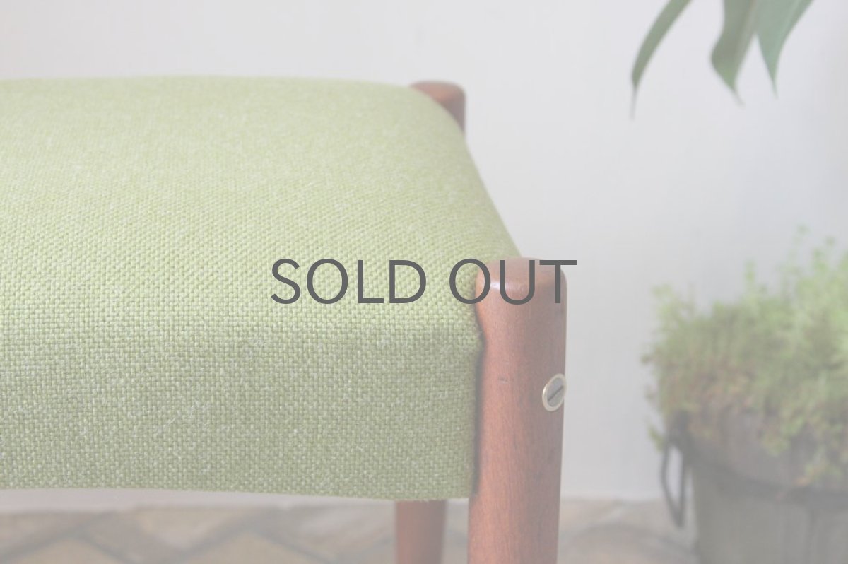 画像3: 北欧ビンテージ家具/北欧スウェーデン/木製スツールもしくはオットマン/チーク×グリーンファブリック (3)