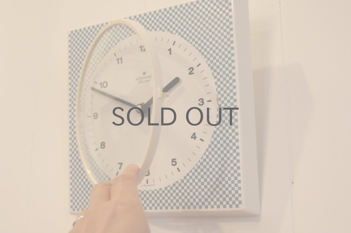 画像2: ヴィンテージ インテリア雑貨/壁掛け時計 Junghsns製 ドイツ  水色市松柄 (2)