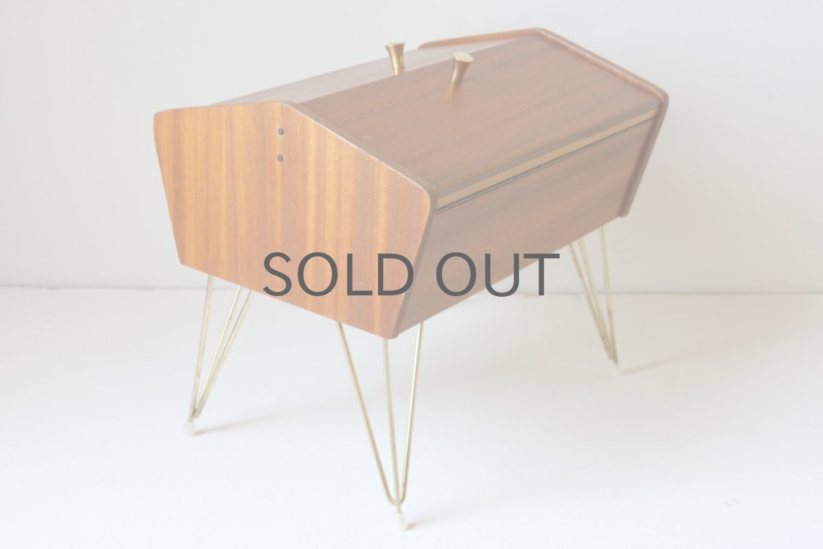 画像2: スウェーデン製　ミニソーイングボックス　脚付き (2)