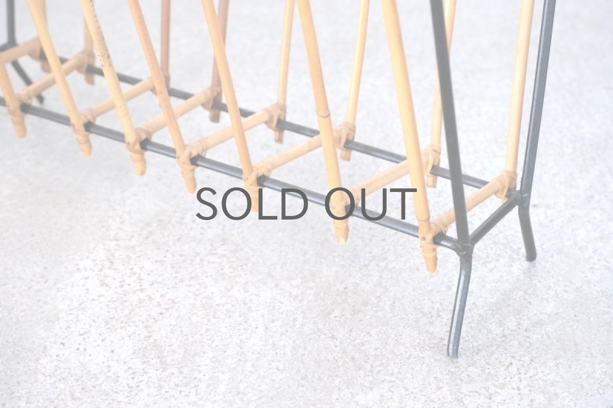 画像4: 北欧ビンテージインテリア/デンマーク/マガジンラック/アイアン＆ラタン (4)