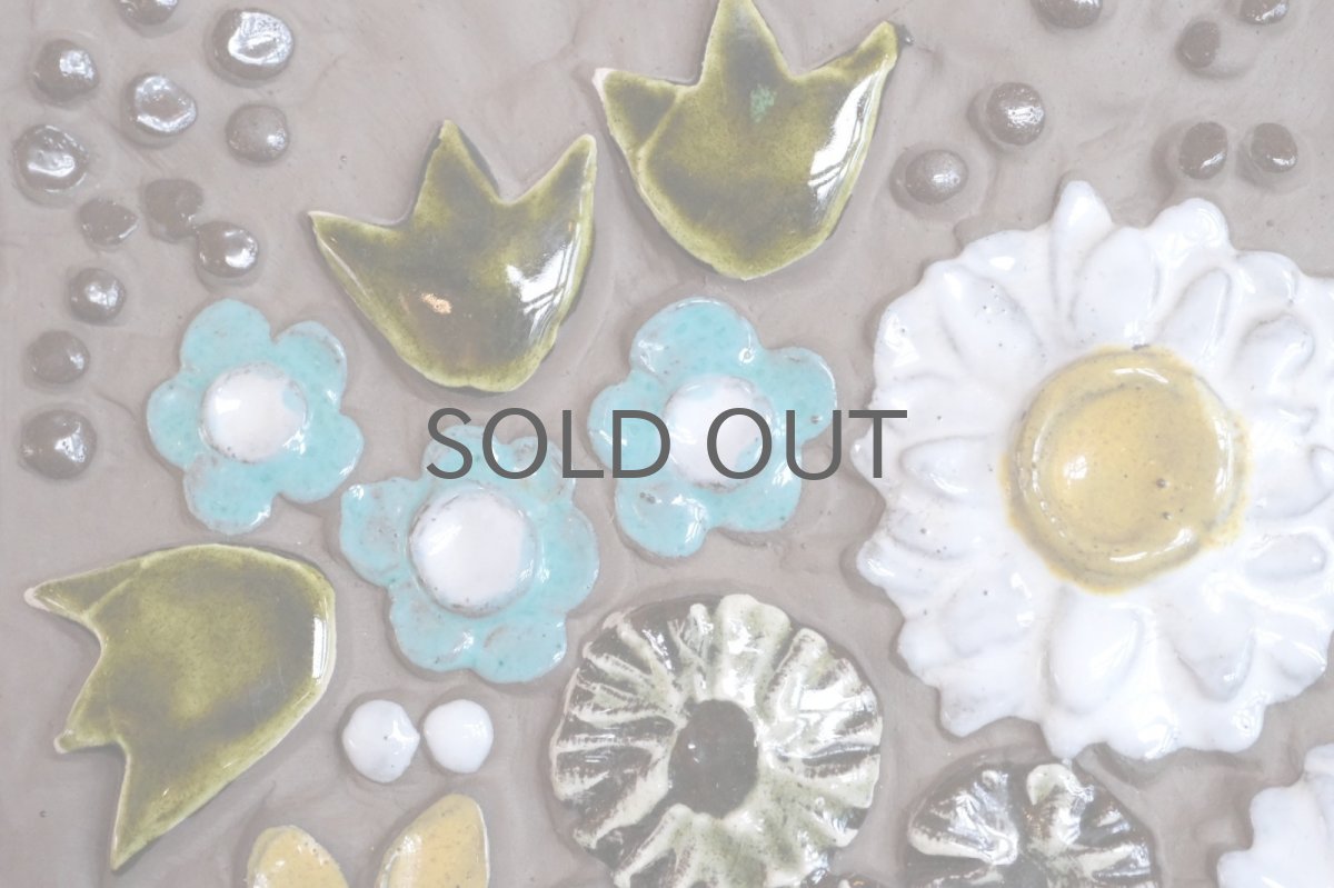 画像3: ビンテージ北欧雑貨/Jie gantofta/ジィガントフタ/Annika Kihlman/オリーブグリーンチューリップ/陶板の壁掛け (3)