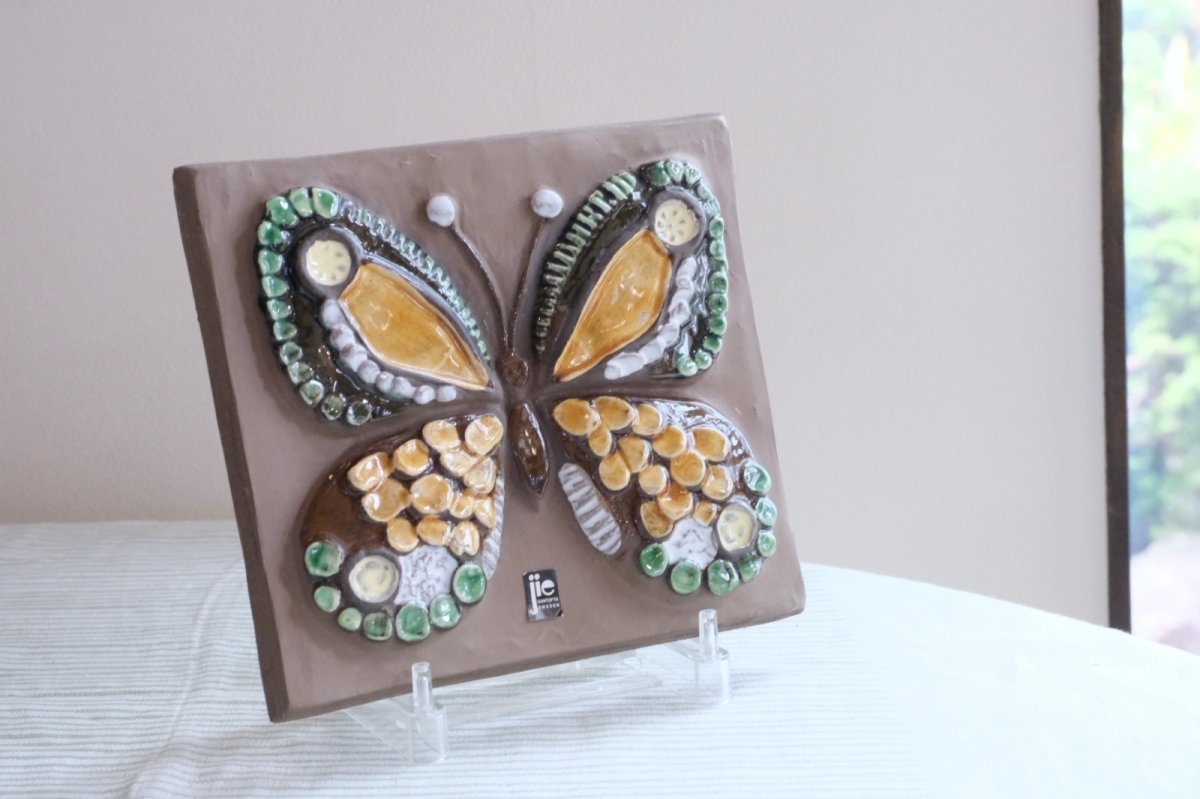 画像1: スウェーデン/Jie gantofta/ジィ　ガントフタ/陶板の壁掛け/ 蝶/イエロー系 (1)