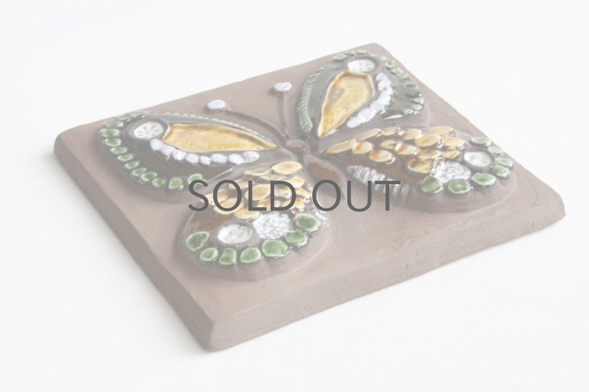 画像3: スウェーデン Jie gantofta ジィ ガントフタ 陶板の壁掛け 蝶 琥珀色 (3)