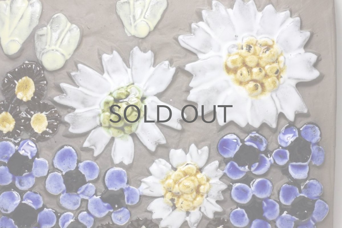 画像2: スウェーデン/Jie gantofta/ジィ ガントフタ/ホワイトフラワー陶板の壁掛け  (2)