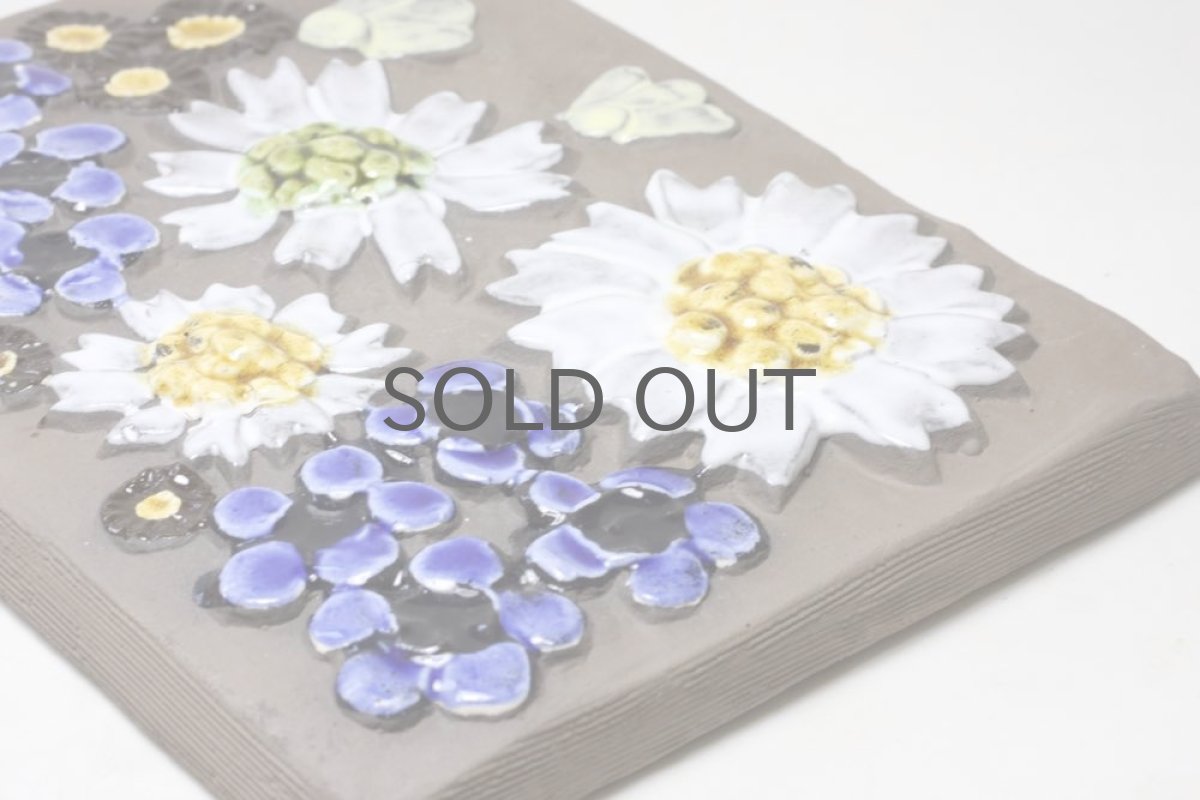 画像4: スウェーデン/Jie gantofta/ジィ ガントフタ/ホワイトフラワー陶板の壁掛け  (4)