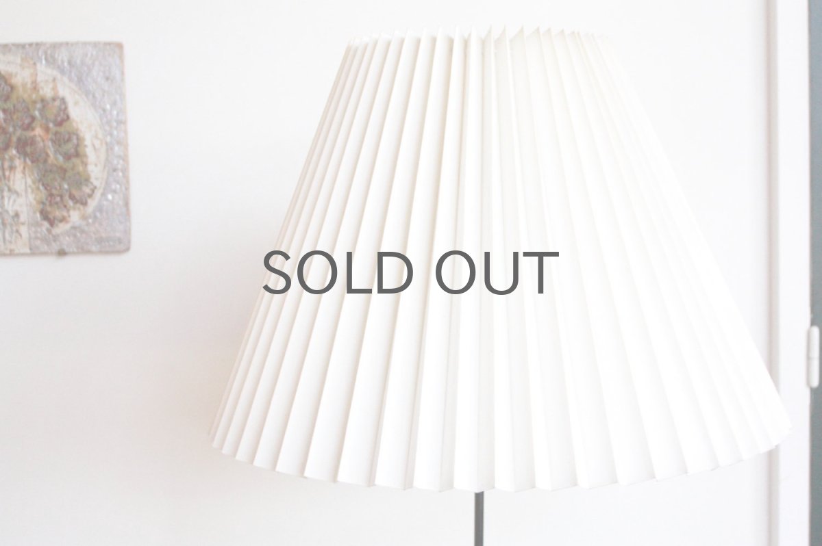 画像5: ビンテージ北欧照明/デンマーク製/フロアスタンドライト/3本脚/ジャバラシェード (5)