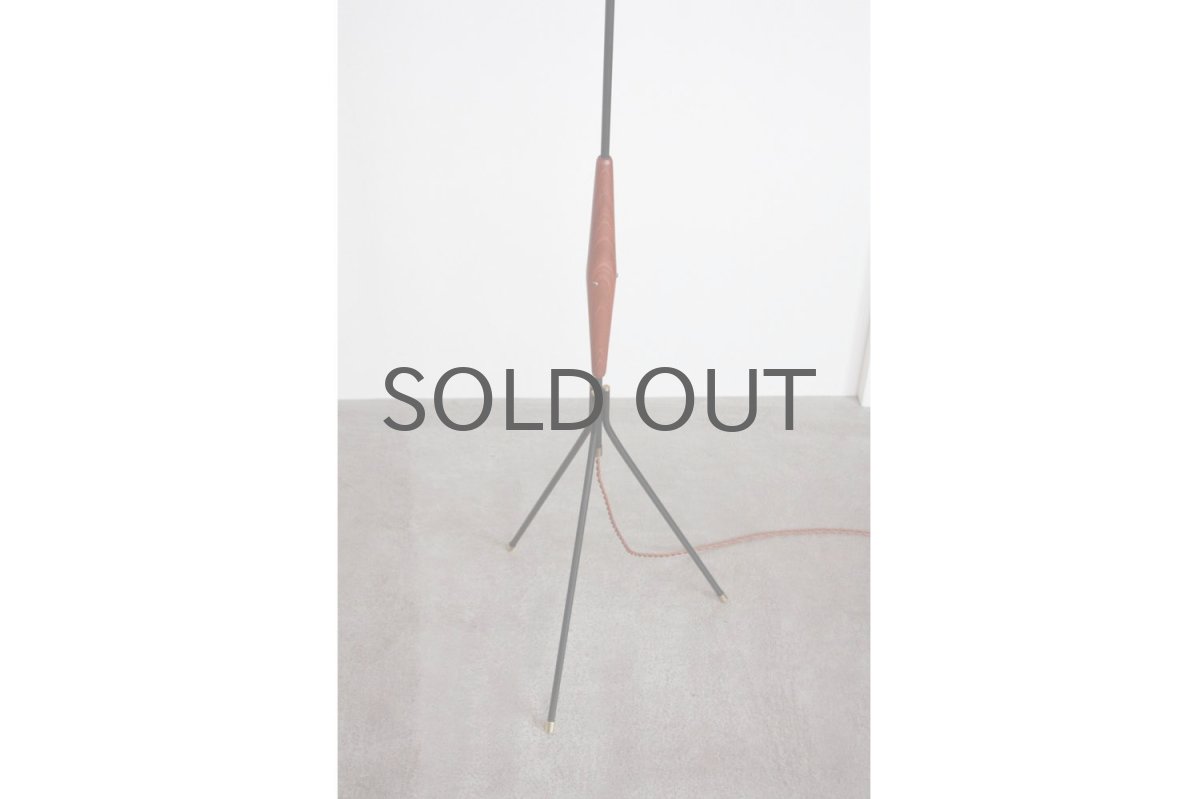 画像3: ビンテージ北欧照明/デンマーク製/フロアスタンドライト/3本脚/ジャバラシェード (3)