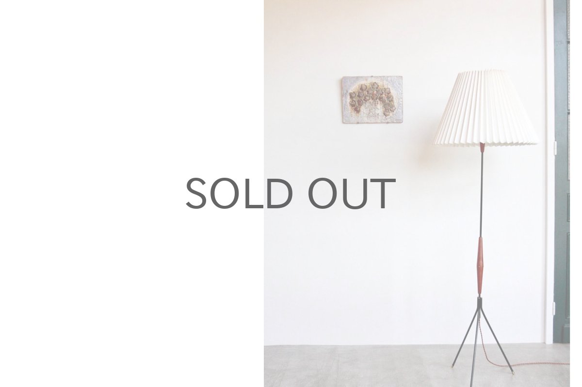 画像2: ビンテージ北欧照明/デンマーク製/フロアスタンドライト/3本脚/ジャバラシェード (2)