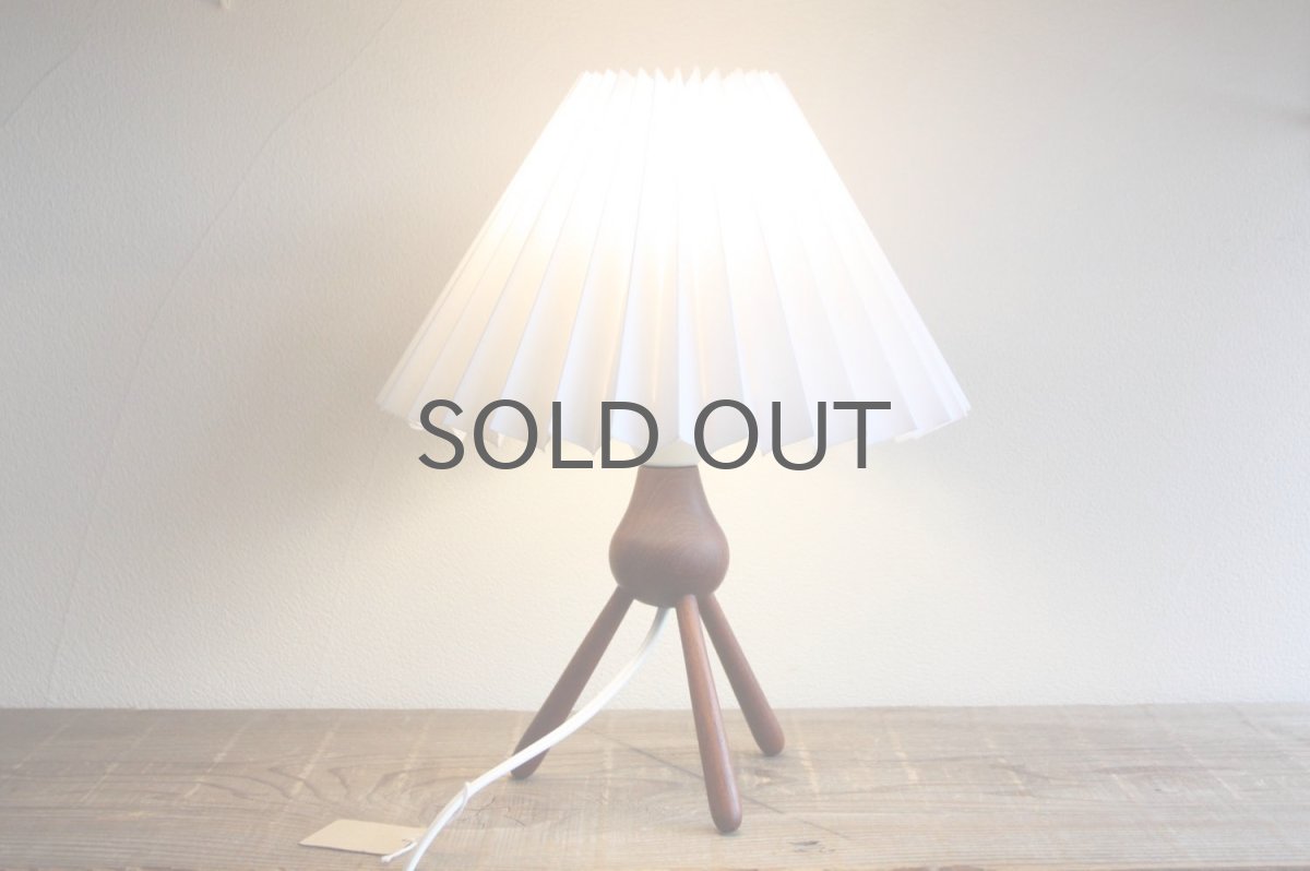 画像3: ビンテージ北欧照明/テーブルライト/チーク/3本脚/No.2 (3)