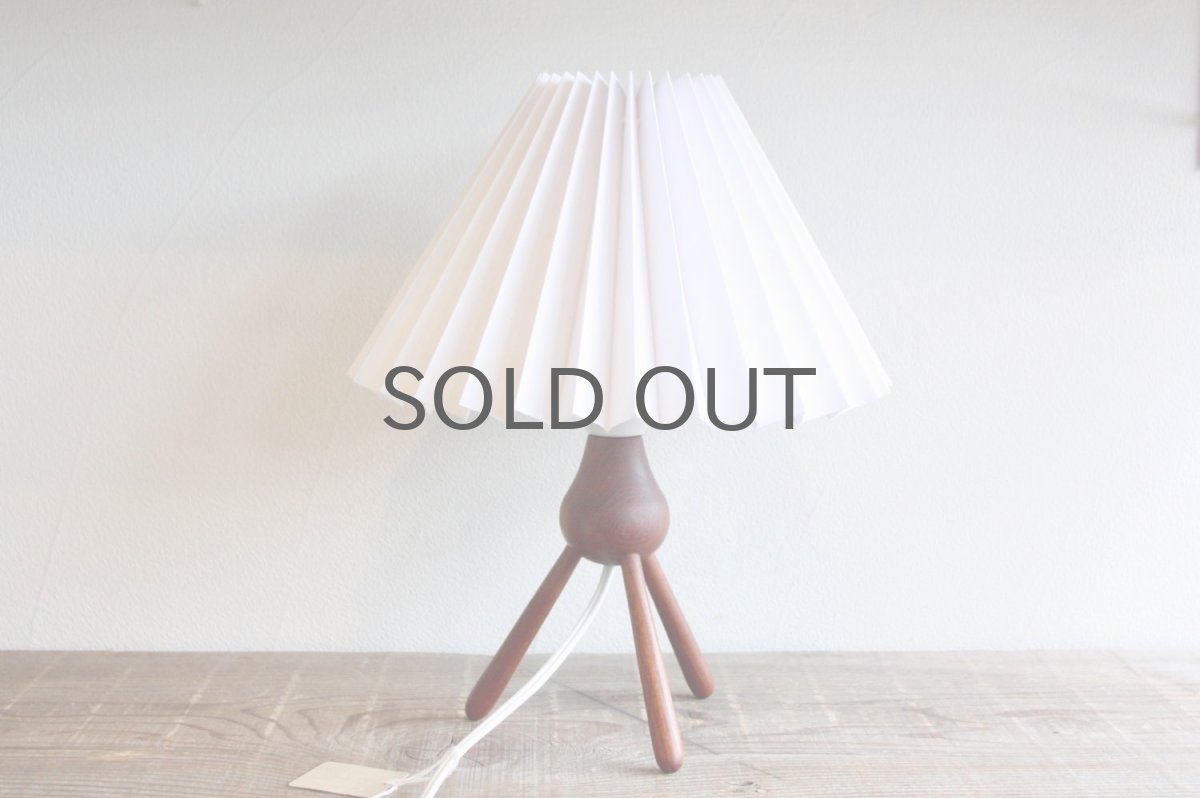 画像2: ビンテージ北欧照明/テーブルライト/チーク/3本脚/No.2 (2)