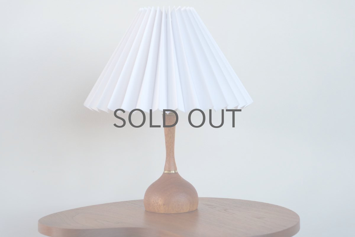 画像2: ビンテージ北欧照明/テーブルライト/スウェーデン/チーク支柱✕ジャバラシェード (2)