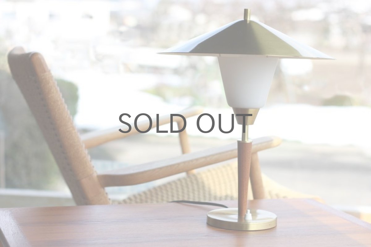 画像2: 北欧デンマークテーブルライト 真鍮×ガラス×チーク (2)