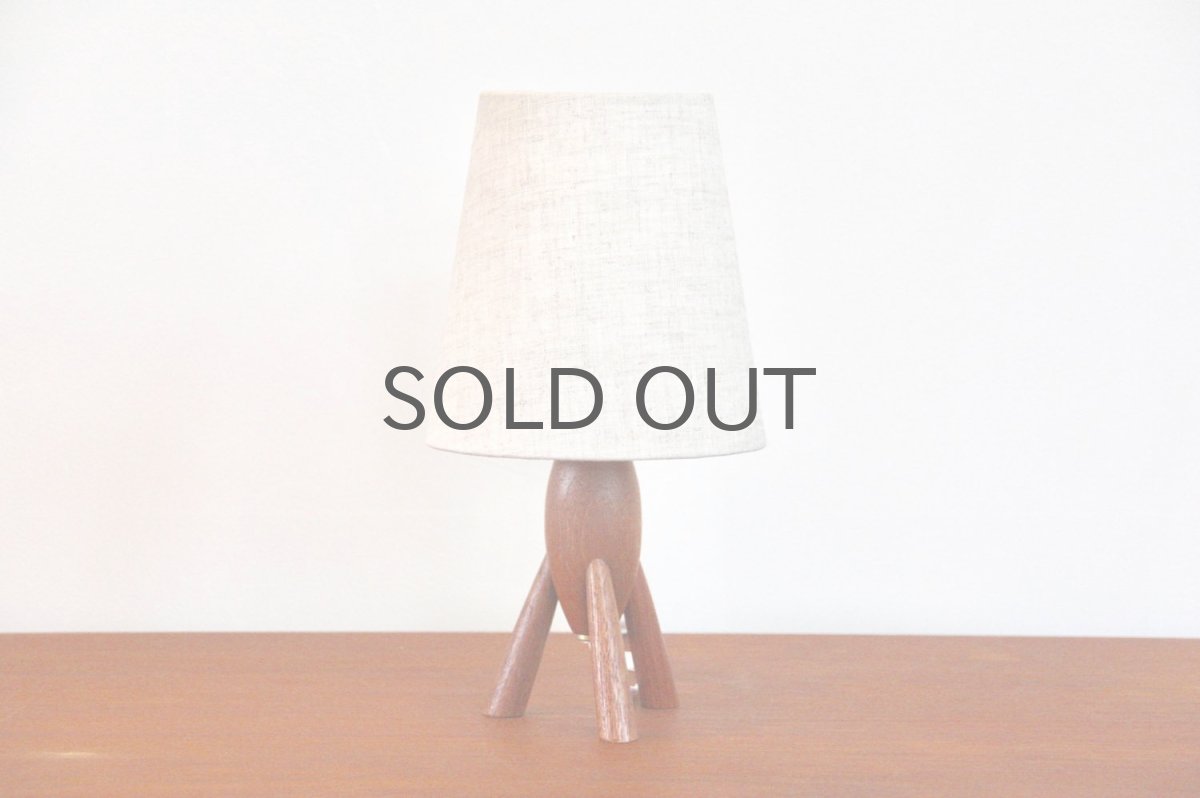 画像2: ヴィンテージ北欧照明/テーブルライト/チーク/3本脚 (2)