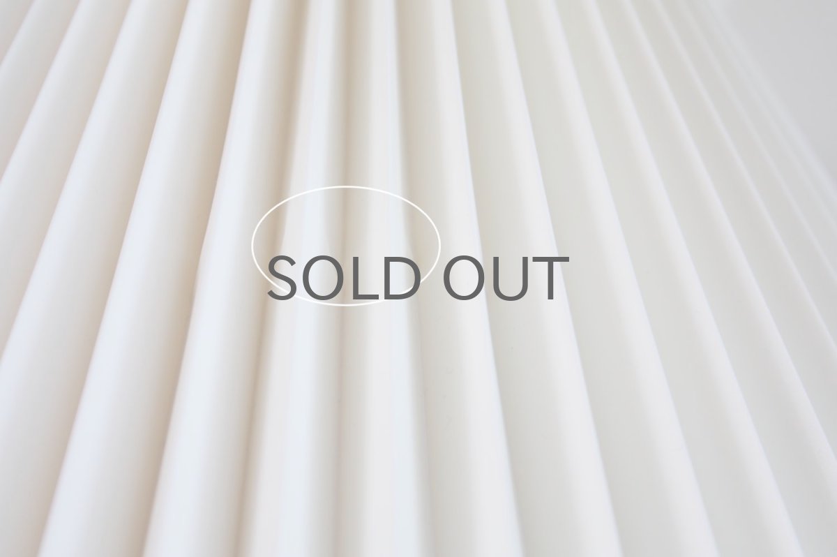 シェードにシワが見られます。