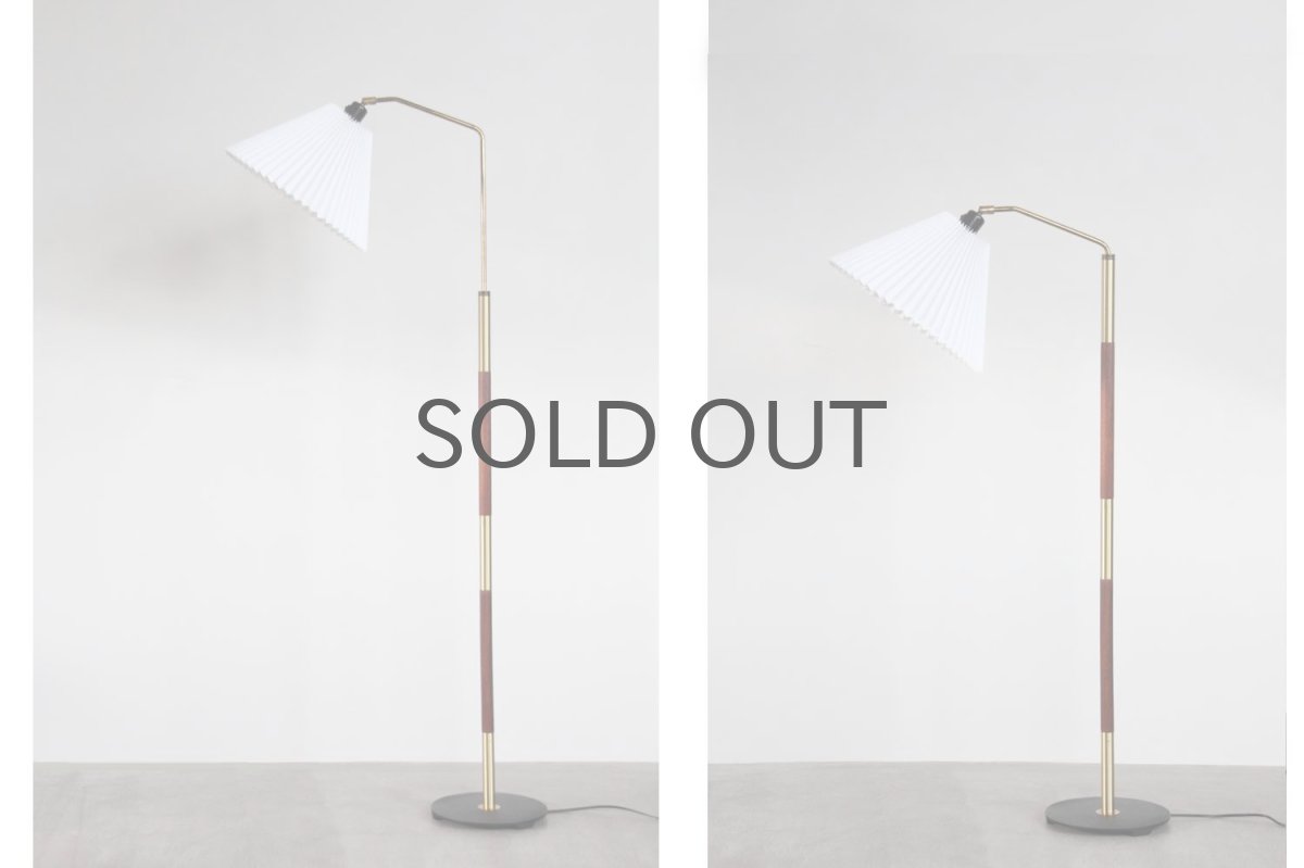 画像3: ビンテージ北欧照明/デンマーク製/フロアスタンドライト/チーク&真鍮/ジャバラシェード (3)