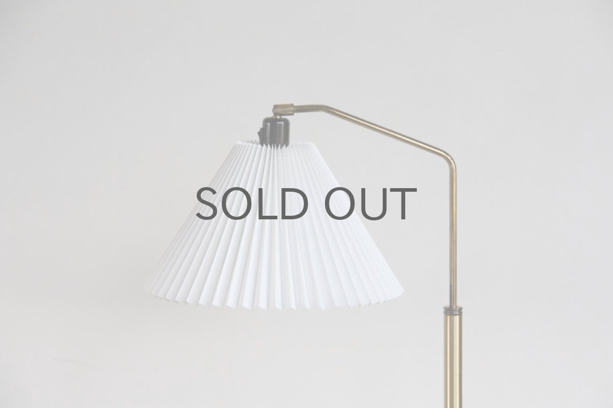 画像4: ビンテージ北欧照明/デンマーク製/フロアスタンドライト/チーク&真鍮/ジャバラシェード (4)