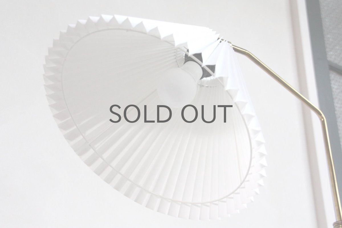 画像9: ビンテージ北欧照明/デンマーク製/フロアスタンドライト/チーク&真鍮/ジャバラシェード (9)