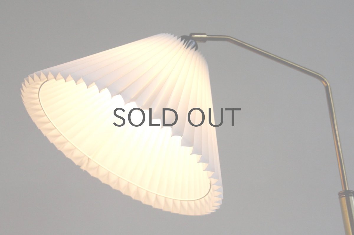 画像2: ビンテージ北欧照明/デンマーク製/フロアスタンドライト/チーク&真鍮/ジャバラシェード (2)