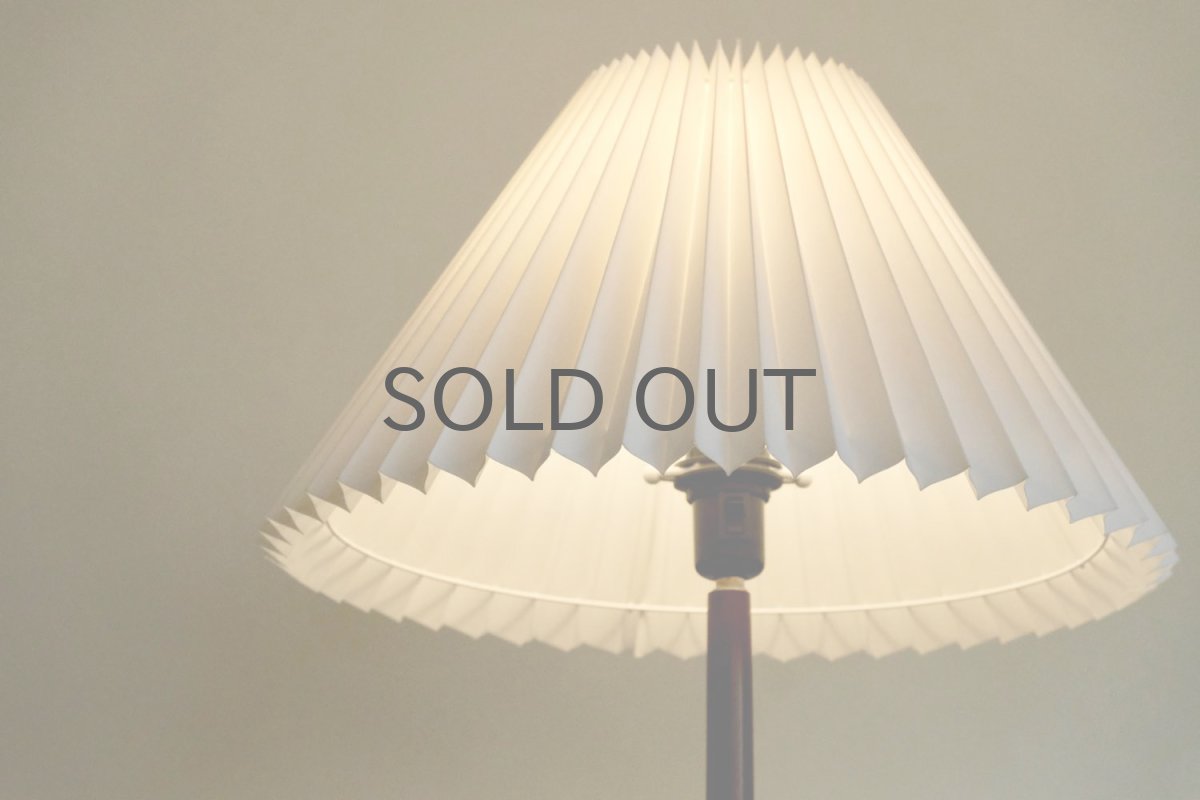 画像2: ビンテージ北欧照明/デンマーク製/フロアスタンドライト/ローズウッド/ジャバラシェード (2)