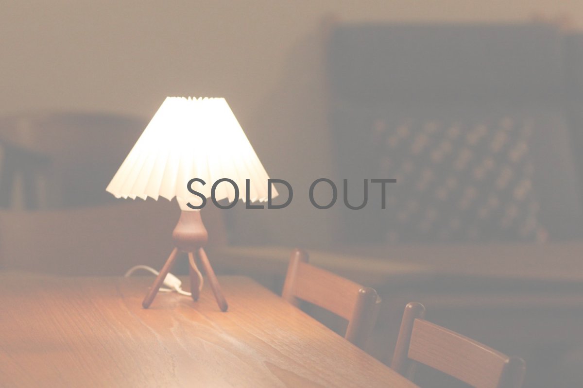 画像4: ビンテージ北欧照明/テーブルライト/チーク/3本脚/No.2 (4)