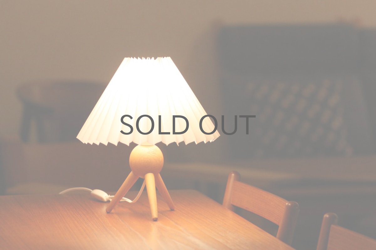 画像3: ヴィンテージ北欧照明/テーブルライト/オーク/3本脚/ジャバラシェード (3)