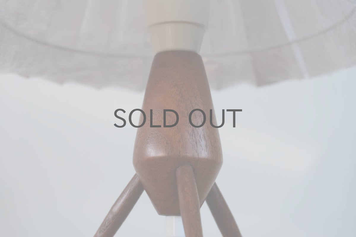 画像4: ビンテージ北欧照明/テーブルライト/チーク/３本脚/No.1 (4)