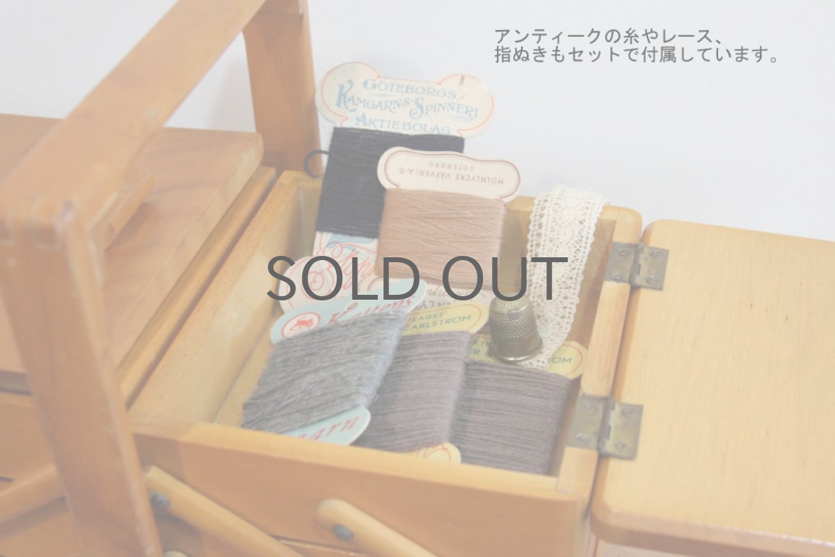 画像3: スウェーデン製 アンティーク  ソーイングボックス アンティークの糸、レース、指ぬきセット (3)