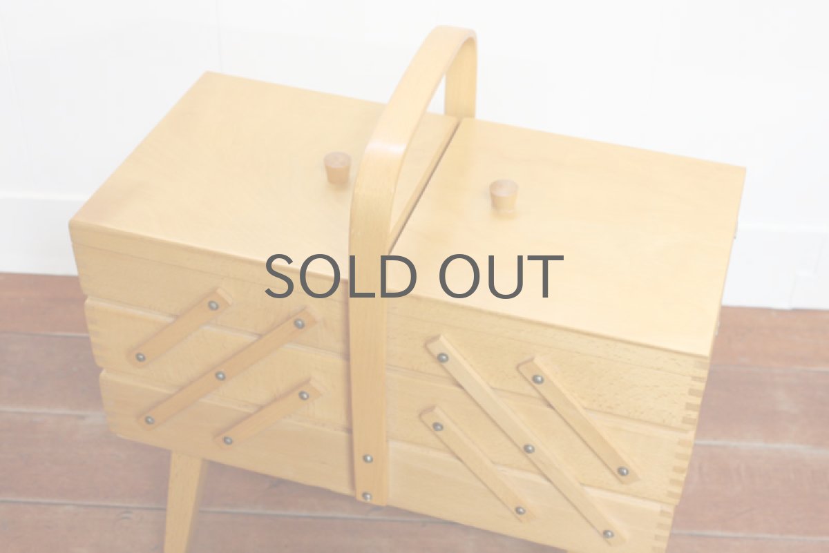 画像2: ソーイングボックス スウェーデン製  (2)