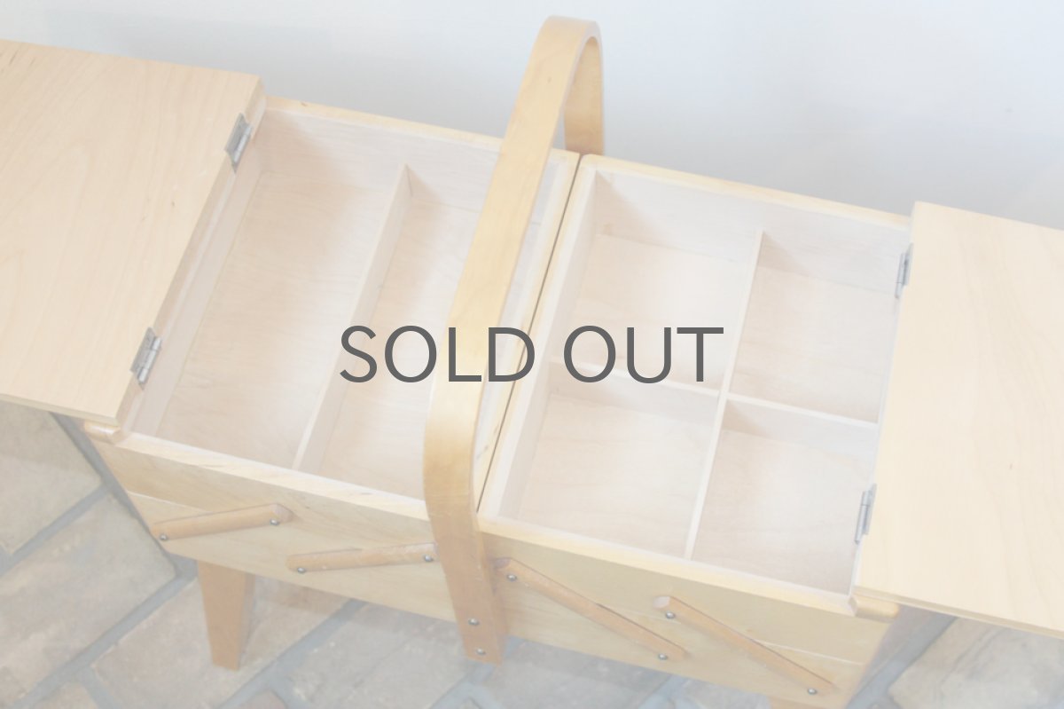 画像4: スウェーデン製 アンティーク  ソーイングボックス 脚付き (4)