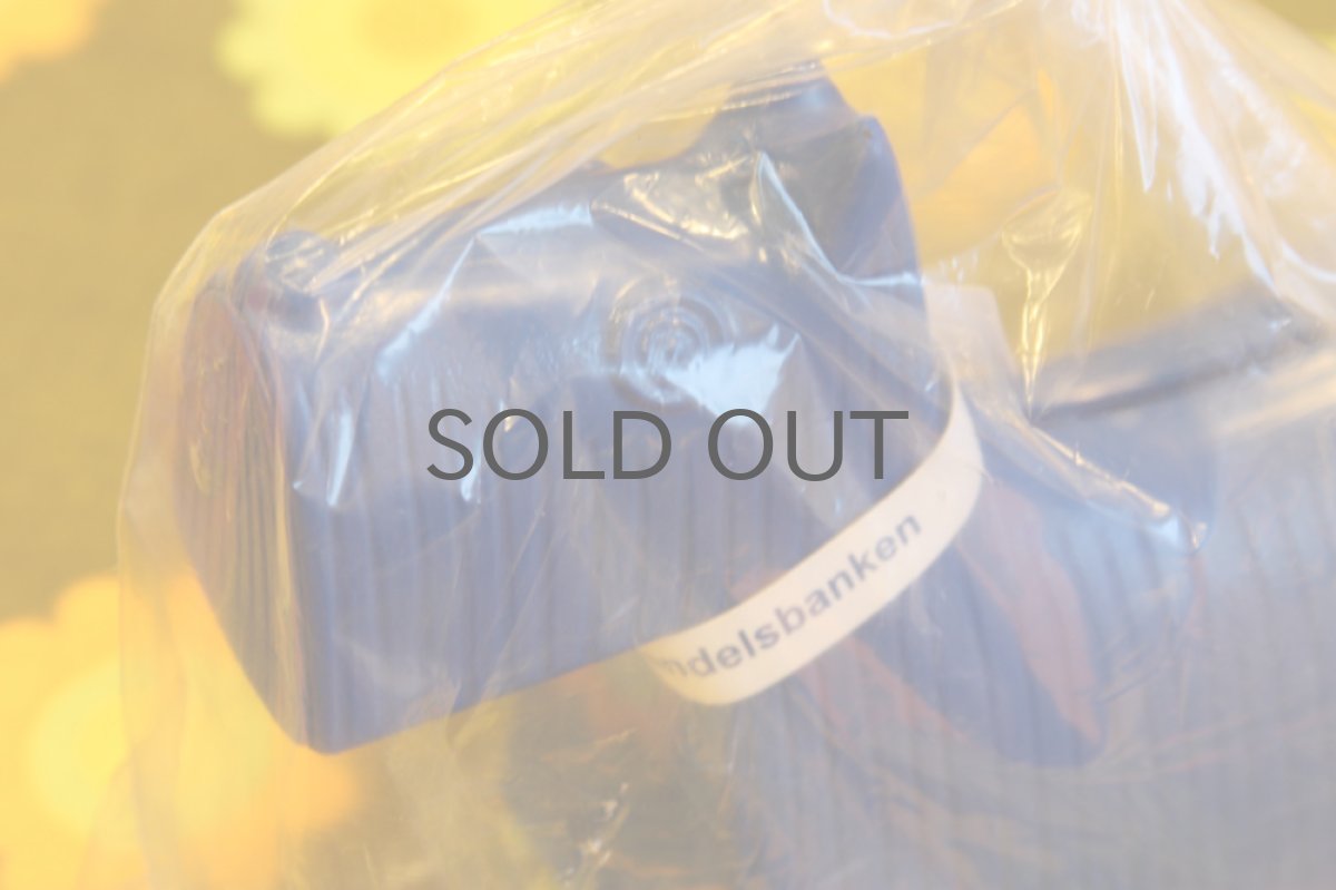 画像2: 北欧雑貨 Stig Lindberg/スティグ・リンドベリ 貯金箱 ブルー 未開封  (2)