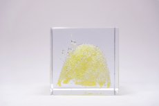 画像2: 北欧アートガラス/ビンテージガラス/アートピース/Oiva Toikka/オイバトイッカ/Nuutajarv/ヌータヤルヴィ/special cube/スペシャルキューブ/イエロー (2)
