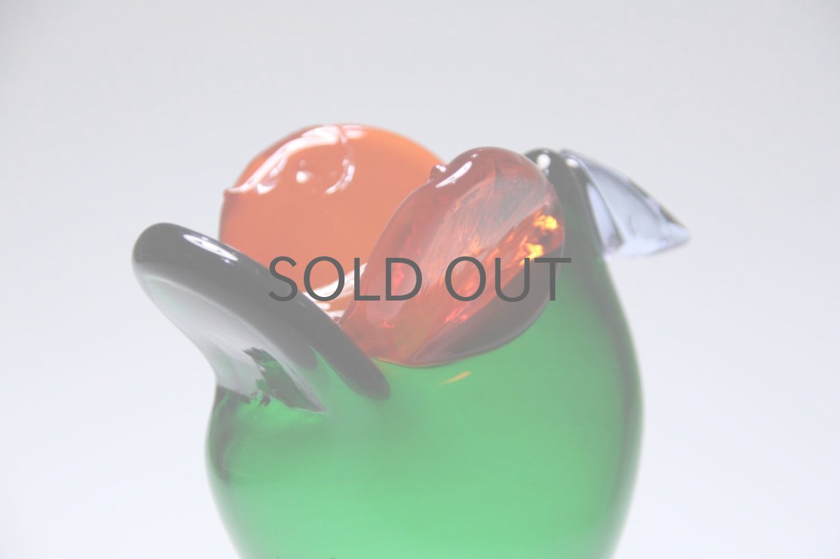 画像3: 北欧アートガラス/ビンテージガラス/Oiva Toikka/オイバ・トイッカ/Nuutajarvi/ヌータヤルヴィ/Sieppo/シエッポスタンド/レアカラーグリーン✕アメジスト✕レッド (3)