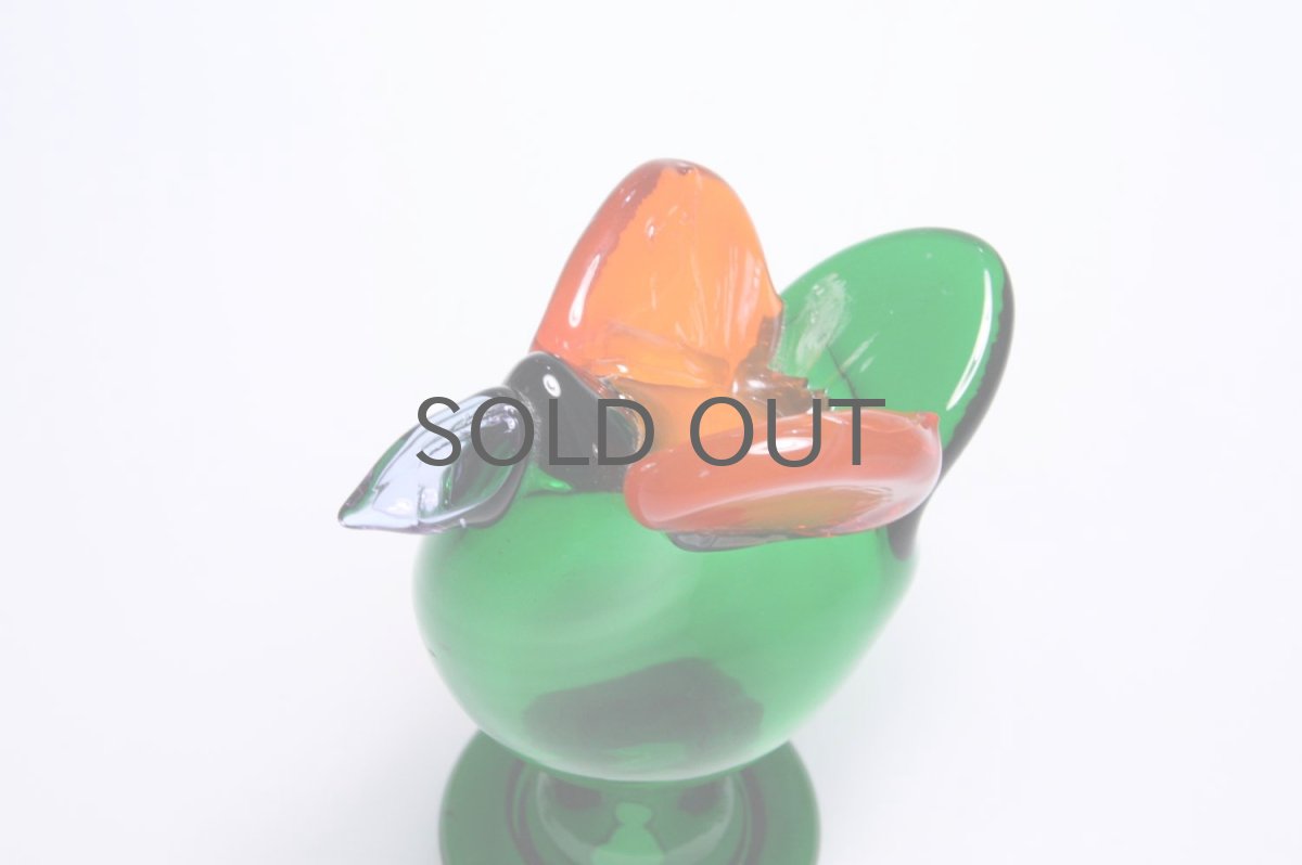 画像2: 北欧アートガラス/ビンテージガラス/Oiva Toikka/オイバ・トイッカ/Nuutajarvi/ヌータヤルヴィ/Sieppo/シエッポスタンド/レアカラーグリーン✕アメジスト✕レッド (2)