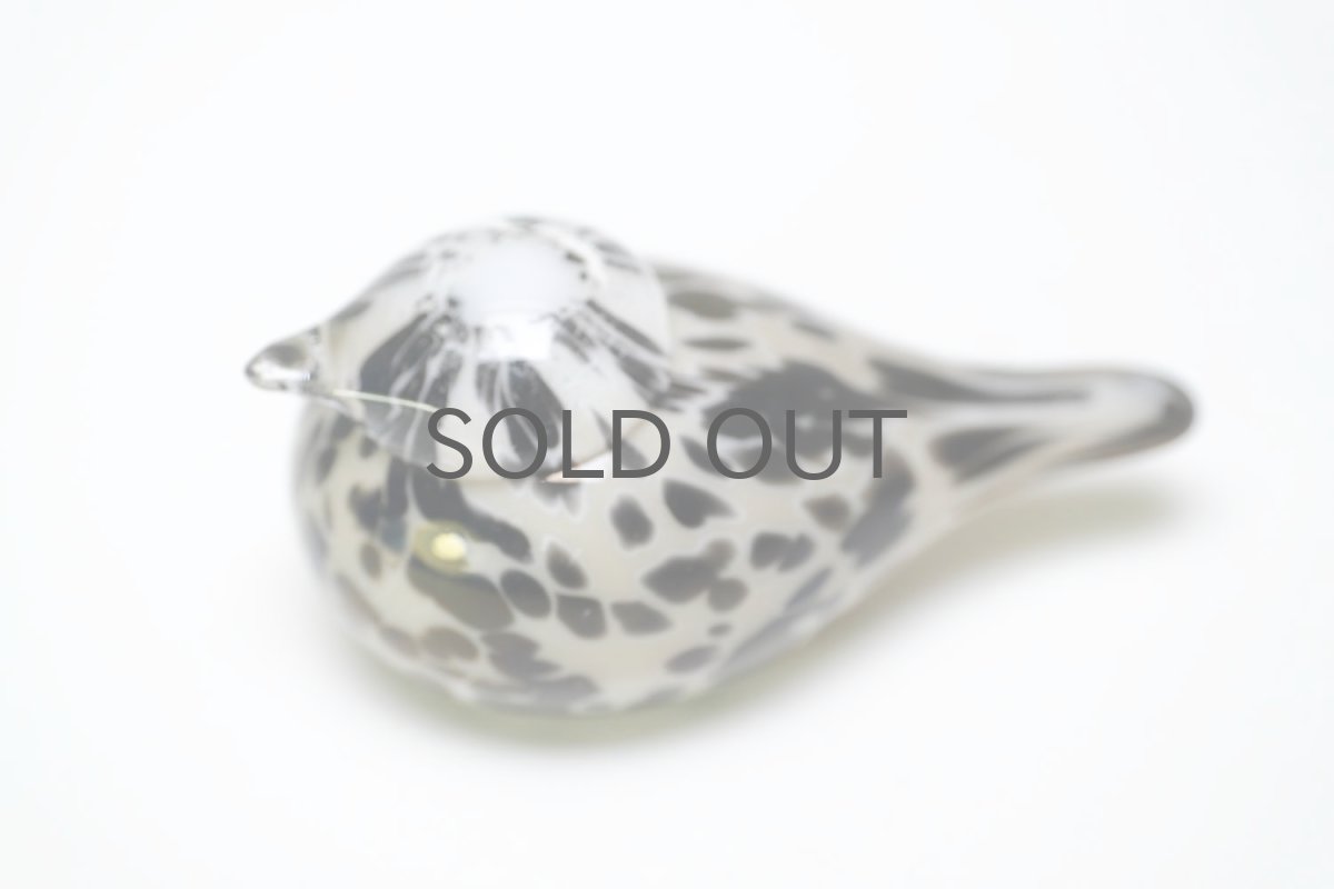 画像2: 北欧アートガラス/iittala/イッタラバード/Oiva Toikka/オイバトイッカ/Small GoldCrest/Pikku Hippi/ベージュ (2)