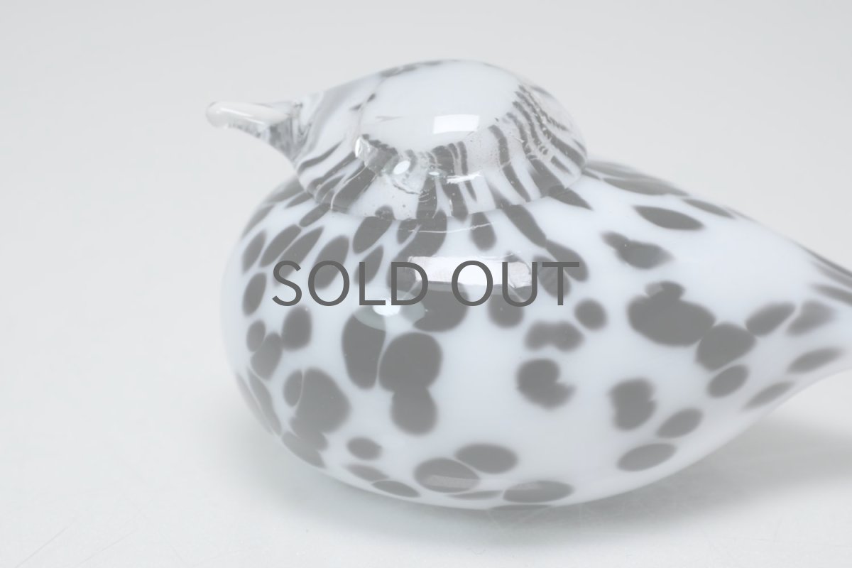 画像2: 北欧アートガラス/iittala/イッタラバード/Oiva Toikka/オイバトイッカ/Small GoldCrest/2004/スモールゴールドクレスト/ホワイト&ブラックラ斑点/No.3 (2)