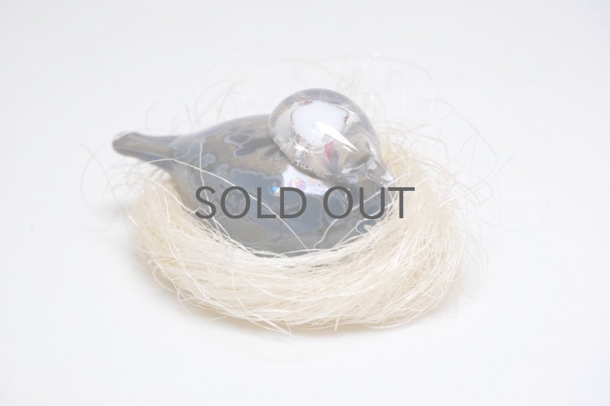 画像8: 北欧アートガラス/Oiva Toikka/オイバトイッカ/Pikku Hippi/ピックヒッピ/Small Goldencrest/ダークベージュ×グレー斑点/巣付き (8)