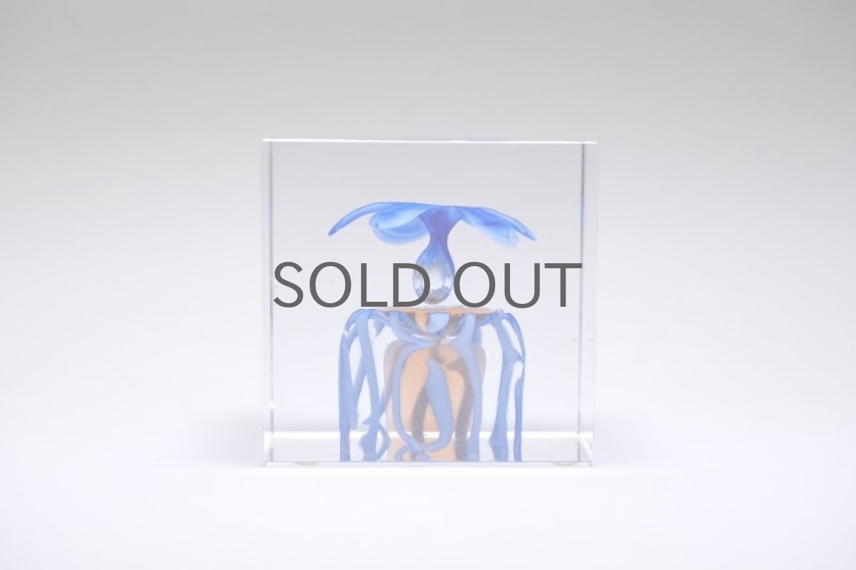 画像1: 北欧アートガラス/ビンテージガラス/アートピース/Oiva Toikka/オイバトイッカ/Nuutajarv/ヌータヤルヴィ/Annual Cube/アンニュアルキューブ/2004年 (1)