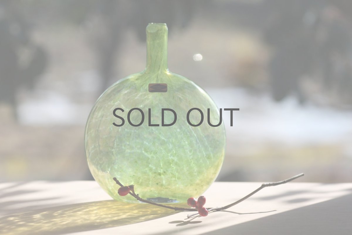 画像9: 北欧ガラス/Oiva Toikka/オイバ・トイッカ/Nuutajarvi/ヌータヤルヴィ/MANSIKKAPAIKKA/一輪挿し/グリーン/Lサイズ (9)