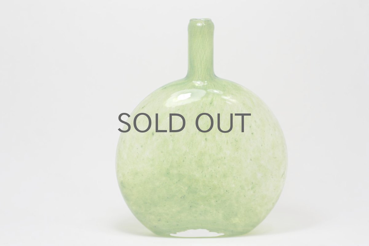 画像3: 北欧ガラス/Oiva Toikka/オイバ・トイッカ/Nuutajarvi/ヌータヤルヴィ/MANSIKKAPAIKKA/一輪挿し/グリーン/Lサイズ (3)