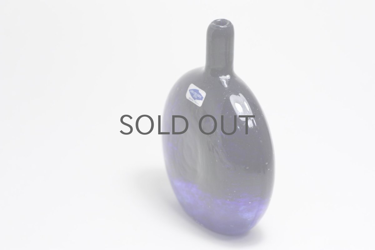 画像4: 北欧ガラス/Oiva Toikka/オイバ・トイッカ/Nuutajarvi/ヌータヤルヴィ/MANSIKKAPAIKKA/一輪挿し/ネイビー/Sサイズ (4)