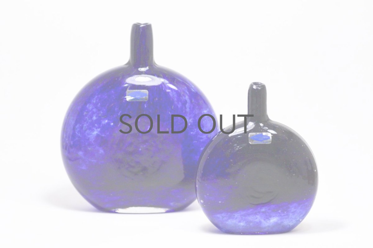 画像7: 北欧ガラス/Oiva Toikka/オイバ・トイッカ/Nuutajarvi/ヌータヤルヴィ/MANSIKKAPAIKKA/一輪挿し/ネイビー/Sサイズ (7)