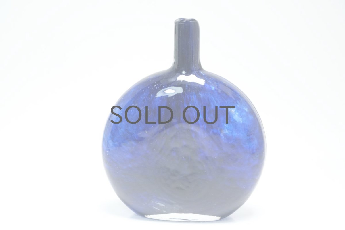 画像4: 北欧ガラス/Oiva Toikka/オイバ・トイッカ/Nuutajarvi/ヌータヤルヴィ/MANSIKKAPAIKKA/一輪挿し/ネイビー/Sサイズ/No.1 (4)