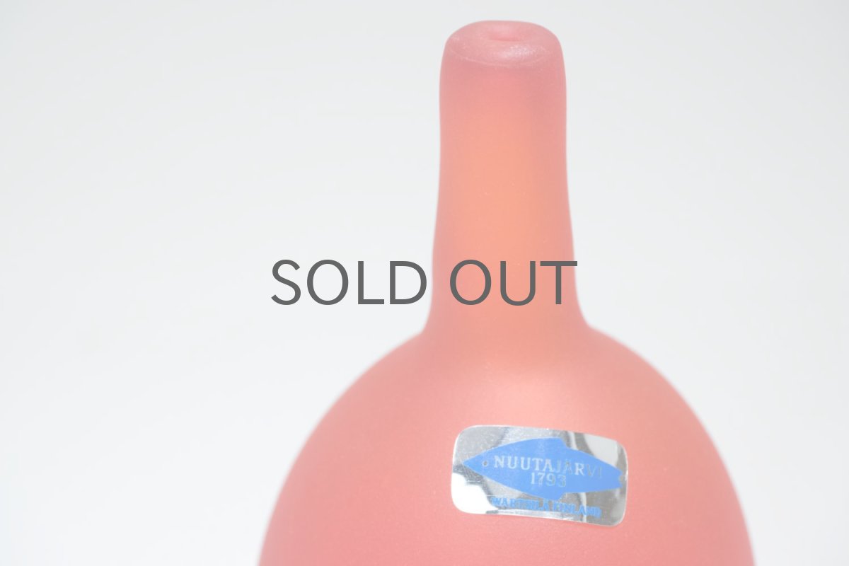 画像2: 北欧ガラス/Oiva Toikka/オイバ・トイッカ/Nuutajarvi/ヌータヤルヴィ/MANSIKKAPAIKKA/一輪挿し/レッド/Sサイズ (2)