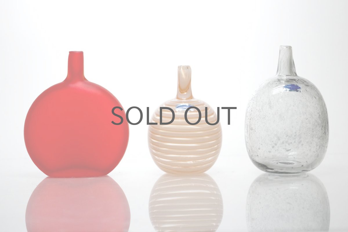 画像7: 北欧ガラス/Oiva Toikka/オイバ・トイッカ/Nuutajarvi/ヌータヤルヴィ/MANSIKKAPAIKKA/一輪挿し/ライトグレークリア気泡入り (7)