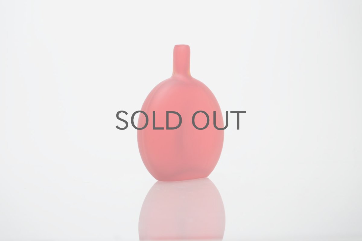 画像2: 北欧ガラス/Oiva Toikka/オイバ・トイッカ/Nuutajarvi/ヌータヤルヴィ/MANSIKKAPAIKKA/一輪挿し/レッド/Sサイズ (2)