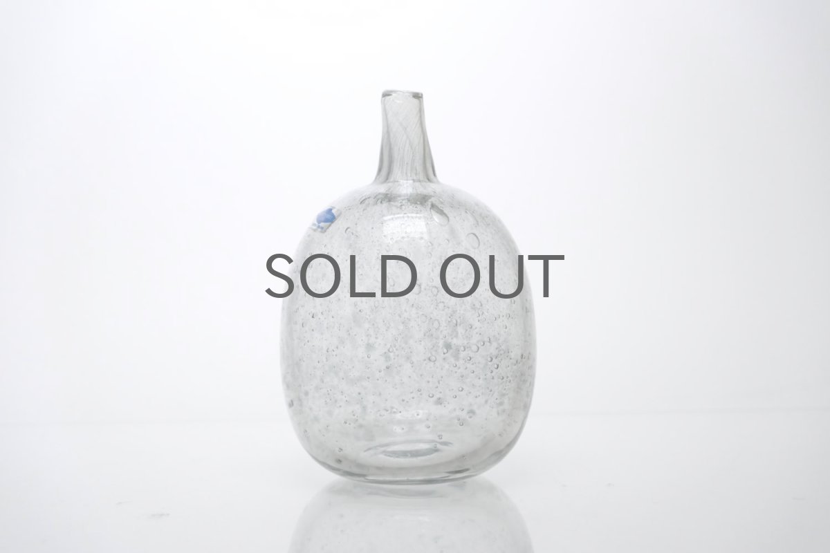 画像3: 北欧ガラス/Oiva Toikka/オイバ・トイッカ/Nuutajarvi/ヌータヤルヴィ/MANSIKKAPAIKKA/一輪挿し/ライトグレークリア気泡入り (3)