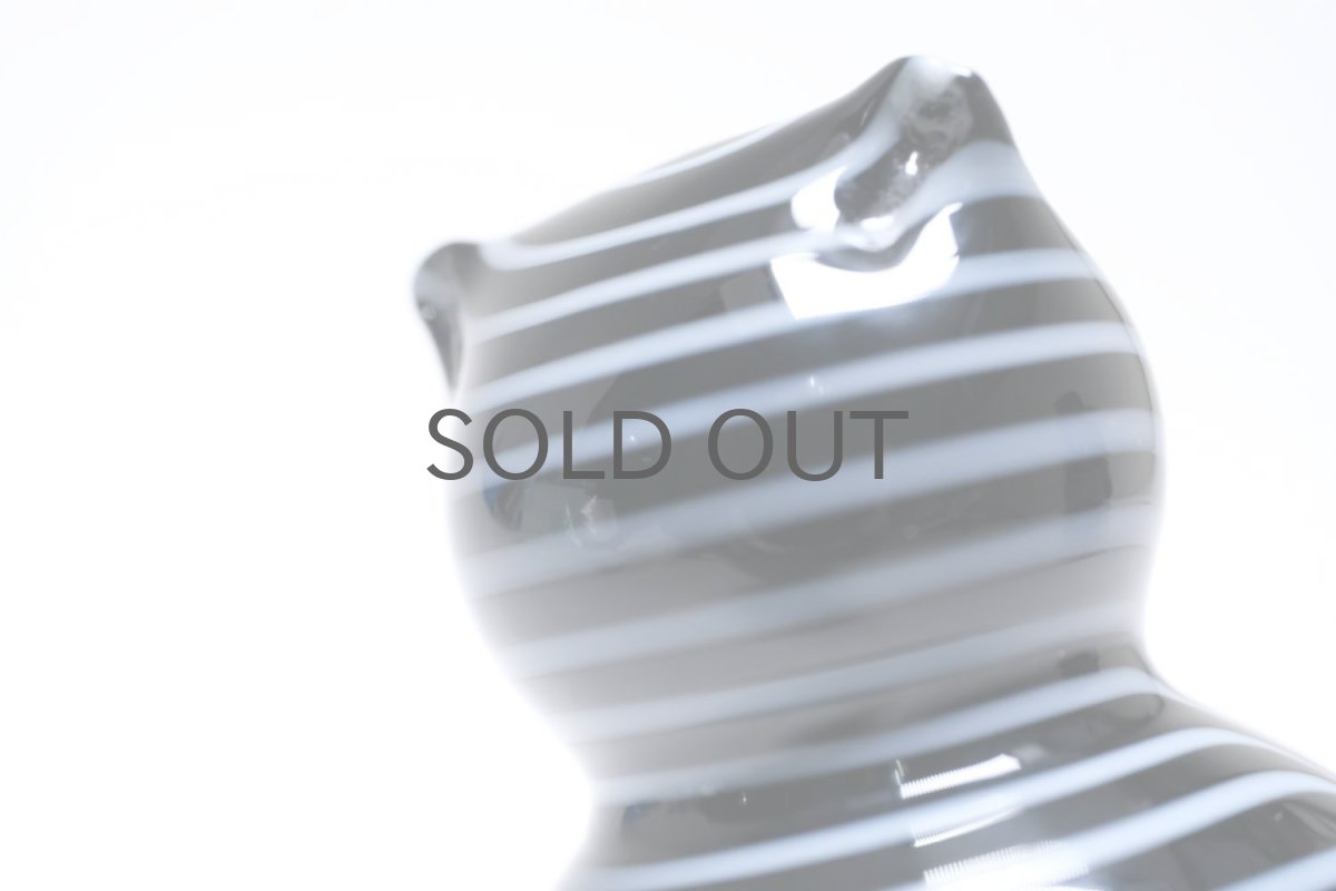 画像2: 北欧アートガラス/ビンテージガラス/Inkeri Toikka/インケリ・トイッカ/Kissa/ネコ/ボーダーブラック&ホワイト/子ネコ (2)